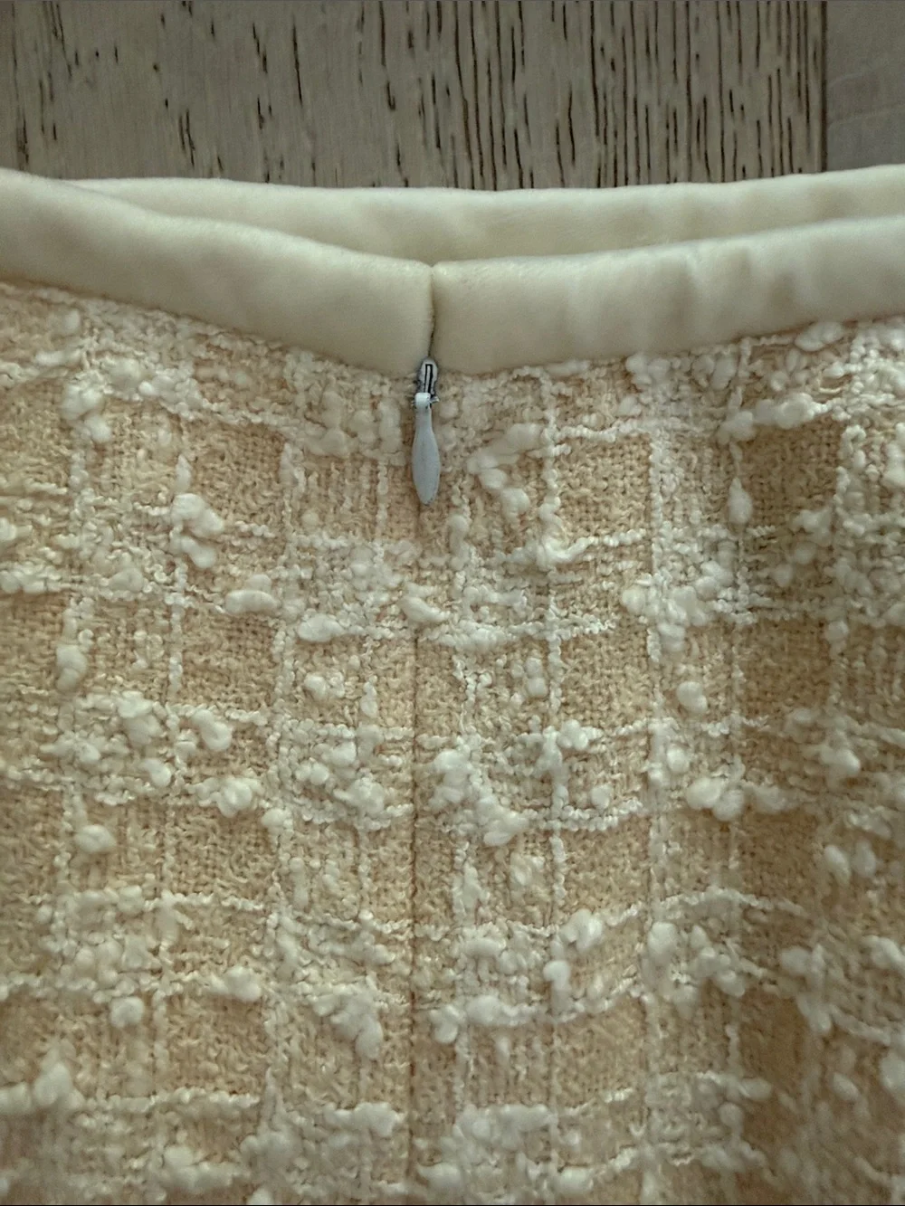 100% Authentic vintage  Chanel  Cream Tweed Pencil Skirt/ Button Detail Sz 38